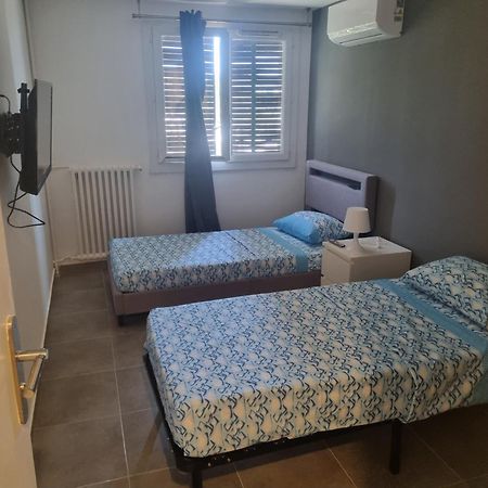 Chambre Privative Renove 2024, Climatisation, Tramway Sur Place , 12 Min Centre, 16 Min Plage, Apercu Lateral Mer, 2 Wc Avec 2 Salle De Bain, Private Room Renovated 2024, Air-Conditioned , Tram On Spot, 2 Toilets And 2 Bathrooms Nice Luaran gambar