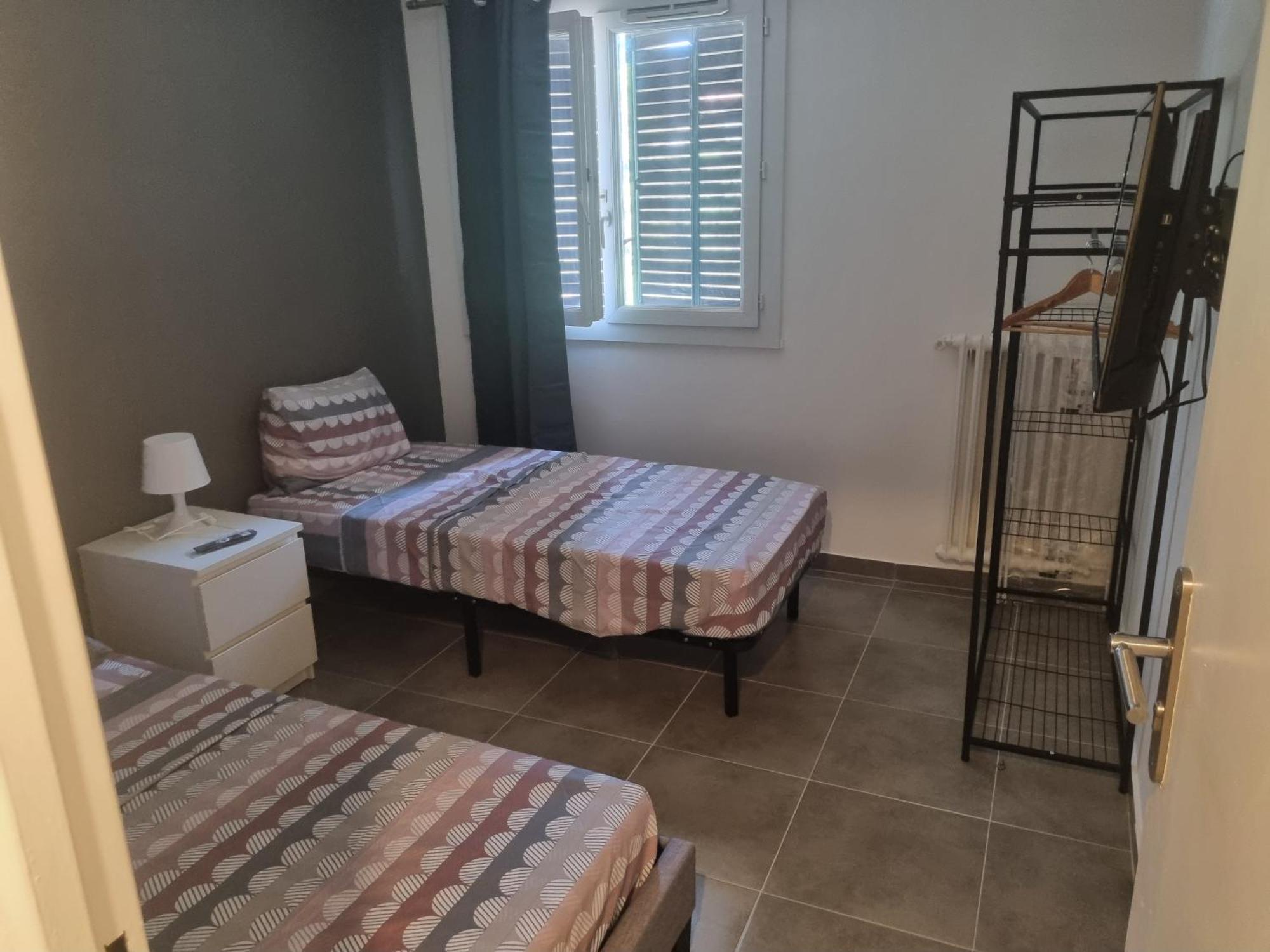 Chambre Privative Renove 2024, Climatisation, Tramway Sur Place , 12 Min Centre, 16 Min Plage, Apercu Lateral Mer, 2 Wc Avec 2 Salle De Bain, Private Room Renovated 2024, Air-Conditioned , Tram On Spot, 2 Toilets And 2 Bathrooms Nice Luaran gambar