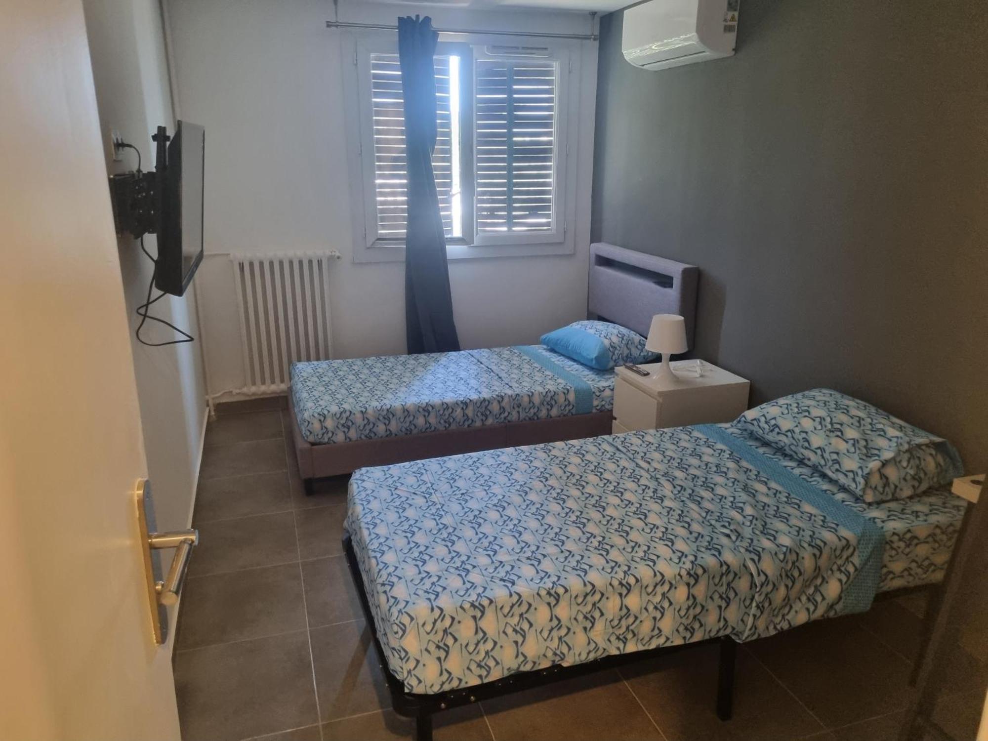 Chambre Privative Renove 2024, Climatisation, Tramway Sur Place , 12 Min Centre, 16 Min Plage, Apercu Lateral Mer, 2 Wc Avec 2 Salle De Bain, Private Room Renovated 2024, Air-Conditioned , Tram On Spot, 2 Toilets And 2 Bathrooms Nice Luaran gambar