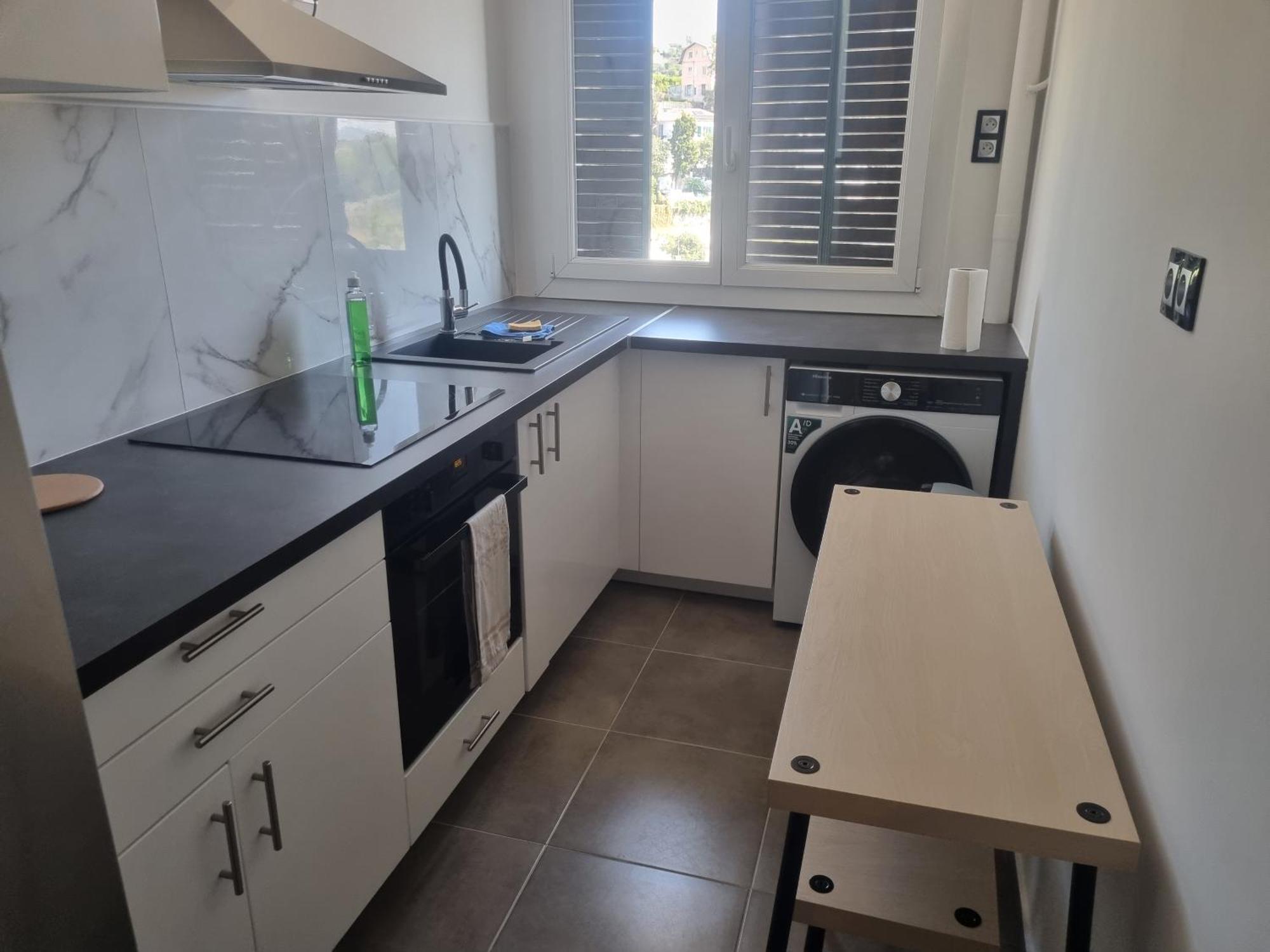 Chambre Privative Renove 2024, Climatisation, Tramway Sur Place , 12 Min Centre, 16 Min Plage, Apercu Lateral Mer, 2 Wc Avec 2 Salle De Bain, Private Room Renovated 2024, Air-Conditioned , Tram On Spot, 2 Toilets And 2 Bathrooms Nice Luaran gambar